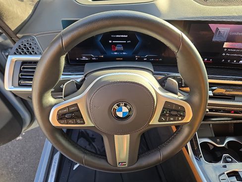 Used 2025 BMW X7 xDrive40i w/ M Sport Package image 21