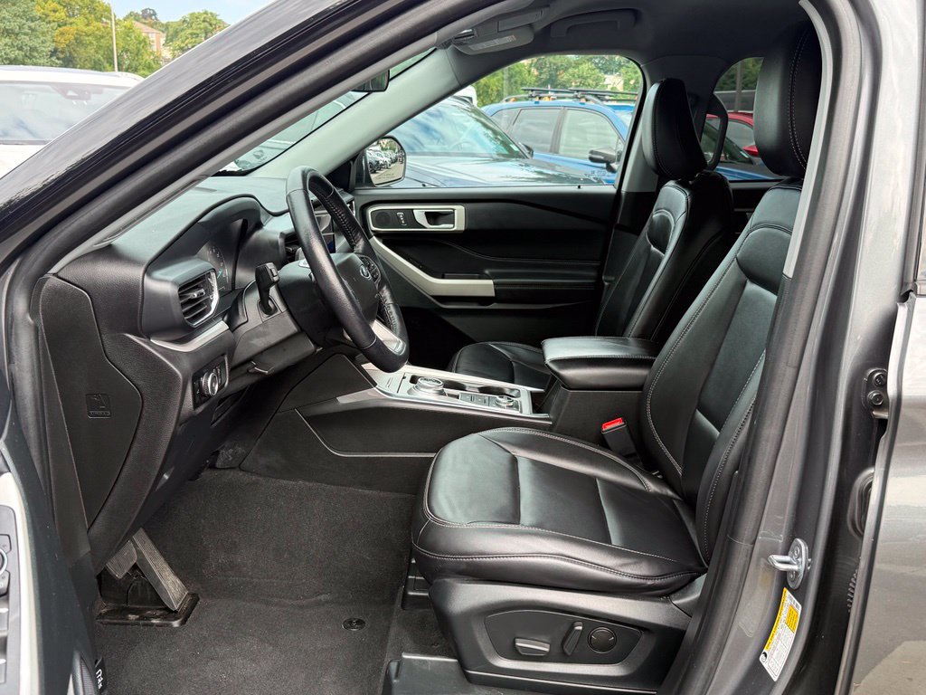 Used 2023 Ford Explorer XLT w/ Equipment Group 202A AWD/4WD image 19