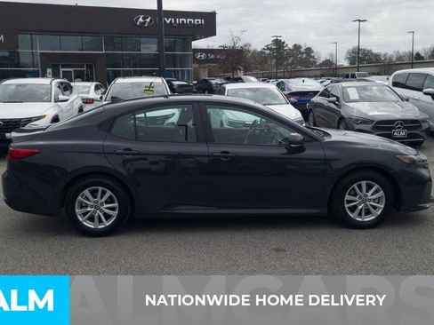 Used 2025 Toyota Camry LE image 4