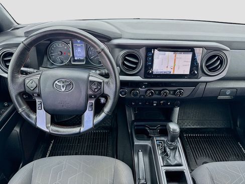 Used 2018 Toyota Tacoma TRD Off-Road w/ Technology Package image 14