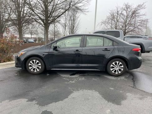 Used 2021 Toyota Corolla LE image 2