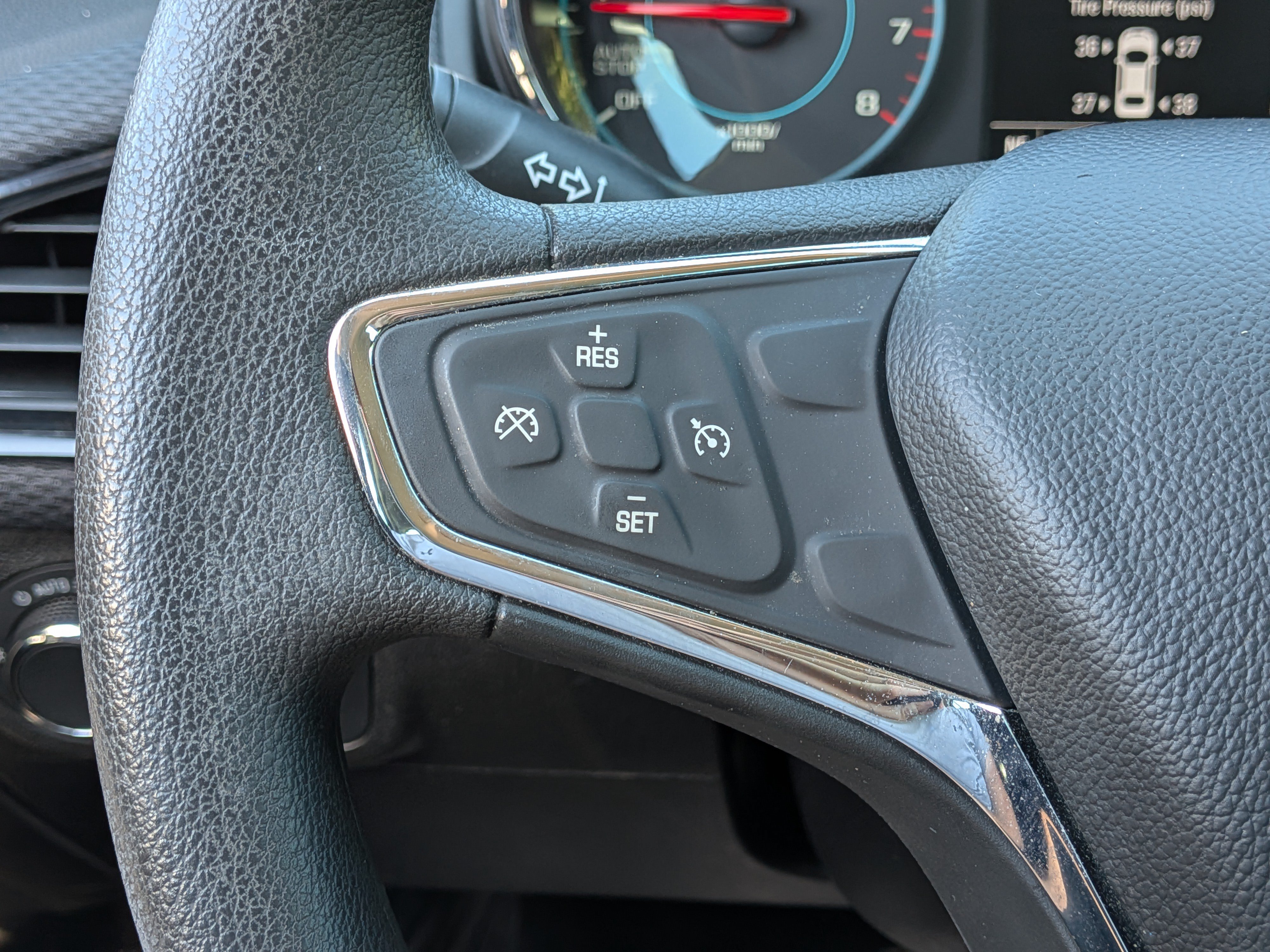 Used 2018 Chevrolet Cruze LT w/ Convenience Package FWD image 24