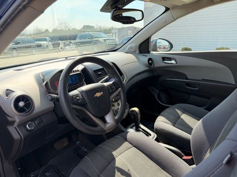 Used 2014 Chevrolet Sonic LT image 10