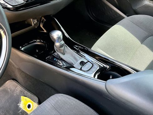 Used 2019 Toyota C-HR XLE image 17