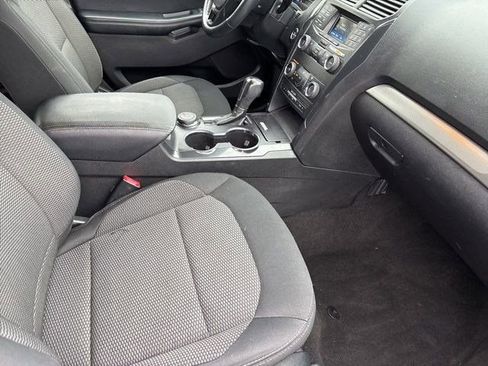 Used 2019 Ford Explorer XLT w/ Class II Trailer Tow Package image 38