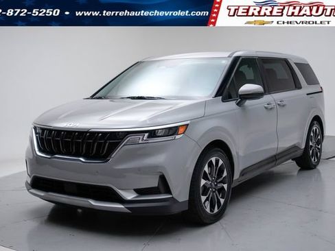 Used 2022 Kia Carnival EX FWD image 1