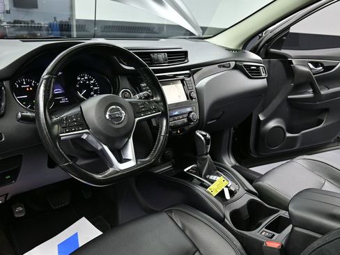 Used 2018 Nissan Rogue Sport SL w/ SL Premium Package image 16