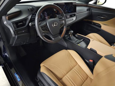 Certified 2025 Lexus ES 300h w/ Luxury Package image 19