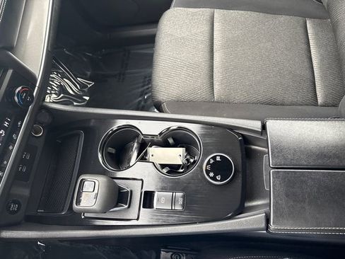 Used 2024 Nissan Rogue SV image 31