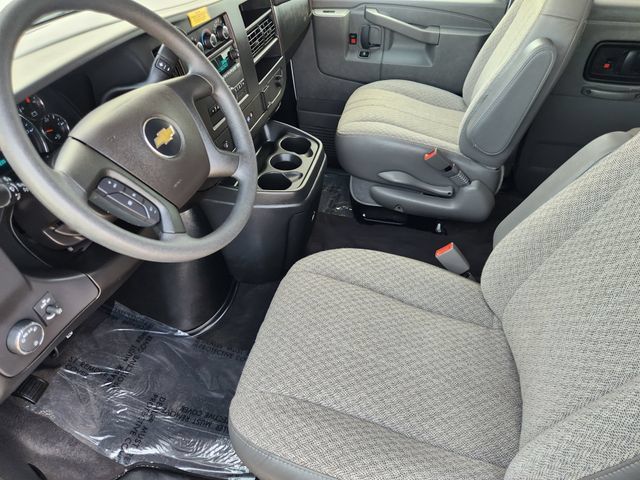 Used 2025 Chevrolet Express 3500 LS RWD image 4