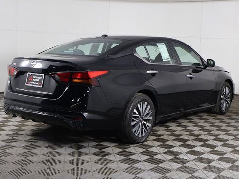Used 2025 Nissan Altima 2.5 SV FWD image 7