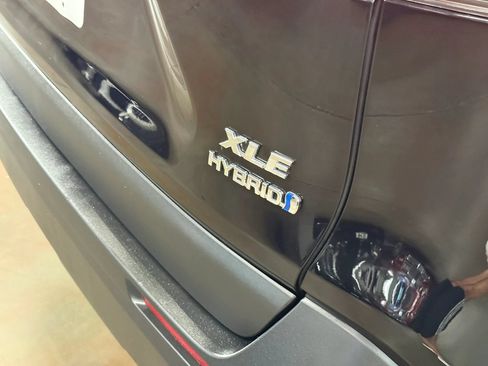 Used 2019 Toyota RAV4 XLE AWD/4WD image 8