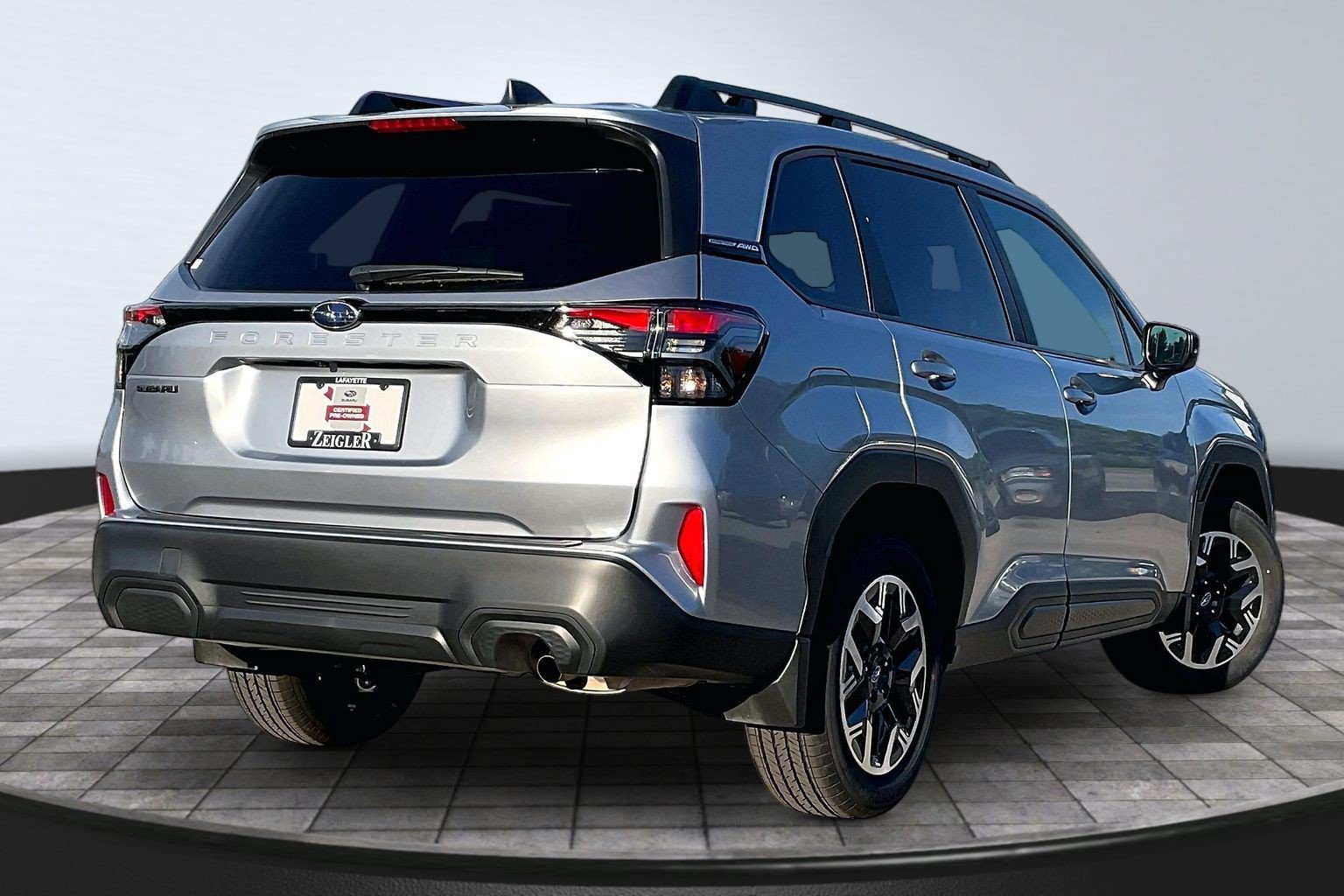 Used 2026 Subaru Forester Premium AWD/4WD image 2