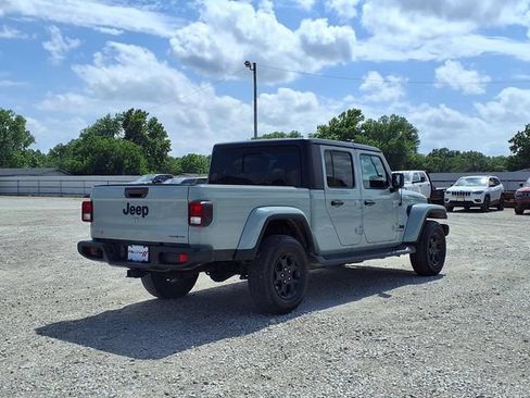 Used 2023 Jeep Gladiator Sport AWD/4WD image 21
