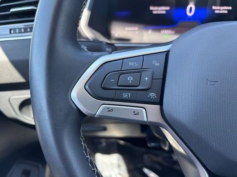 Used 2024 Volkswagen Tiguan SE image 27