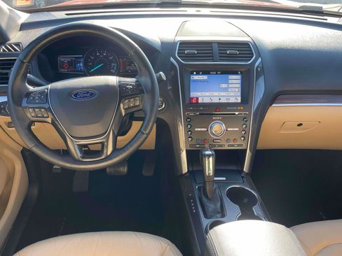 Used 2017 Ford Explorer Limited image 8