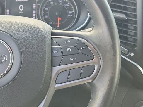 Used 2019 Jeep Cherokee Latitude Plus w/ Comfort/Convenience Group AWD/4WD image 23