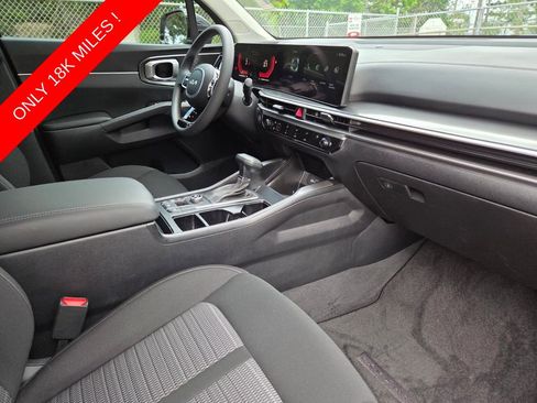 Used 2025 Kia Sorento LX FWD image 13