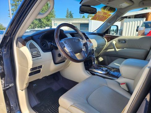 Used 2017 INFINITI QX80 4WD w/ Driver Assistance Package image 10
