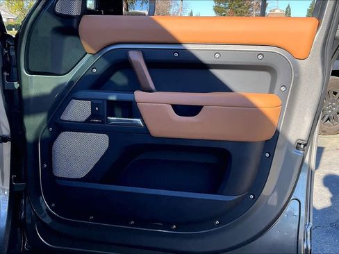 Used 2024 Land Rover Defender 130 X image 27