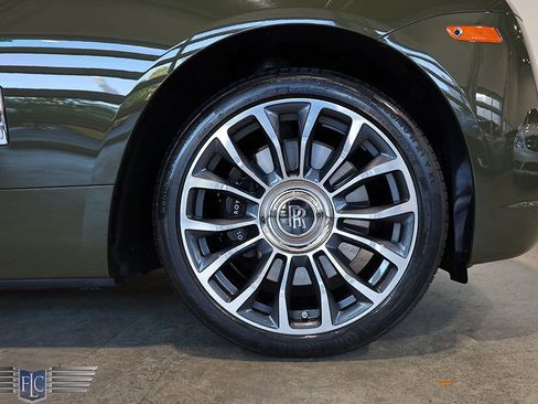 Used 2021 Rolls-Royce Dawn RWD image 38