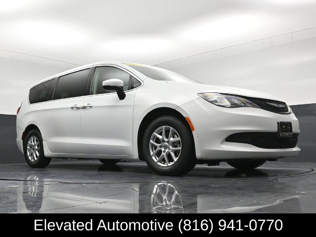 Used 2023 Chrysler Voyager LX FWD image 28