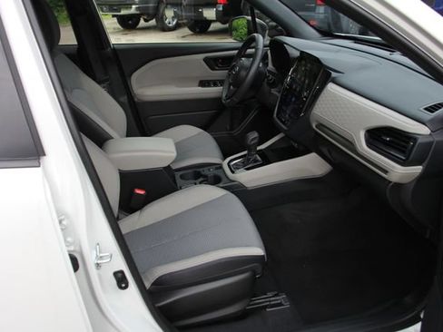 Certified 2025 Subaru Forester Premium AWD/4WD image 36