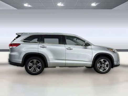 Used 2019 Toyota Highlander Limited Platinum FWD image 8