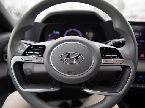 Used 2023 Hyundai Elantra Blue image 11