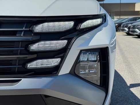 Used 2025 Hyundai Tucson SE image 8