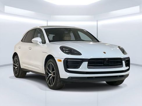 Certified 2025 Porsche Macan image 9