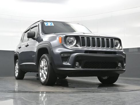 Used 2022 Jeep Renegade Latitude AWD/4WD image 33