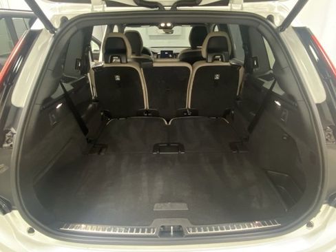 Used 2025 Volvo XC90 B6 Plus image 9