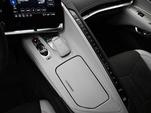 Used 2021 Chevrolet Corvette Stingray Preferred Cpe w/ Engine Appearance Package RWD image 12