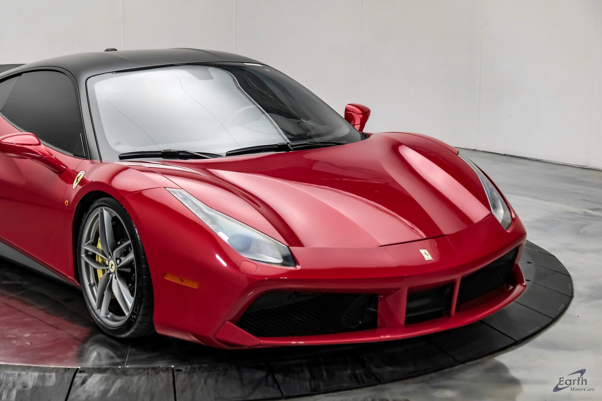 Used 2017 Ferrari 488 GTB RWD image 33