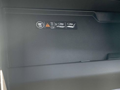 New 2025 Chevrolet Suburban Premier image 23