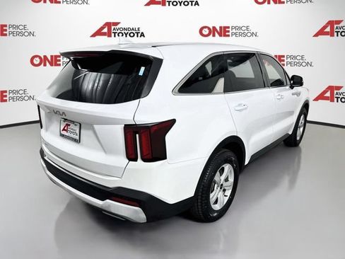 Used 2025 Kia Sorento LX FWD image 7