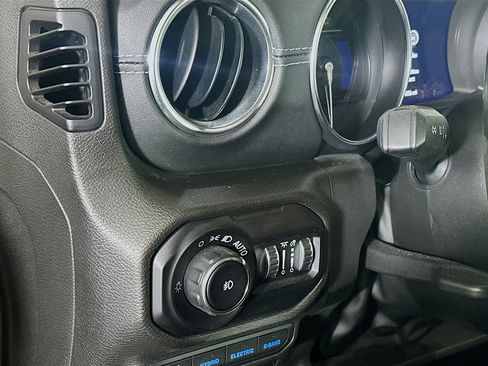 Used 2022 Jeep Wrangler Sahara w/ Cold Weather Group image 16