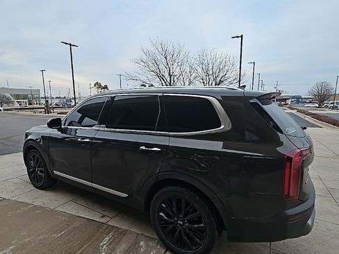 Used 2020 Kia Telluride SX w/ SX Prestige Package image 4