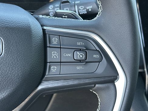 New 2025 Jeep Grand Cherokee L Laredo image 28