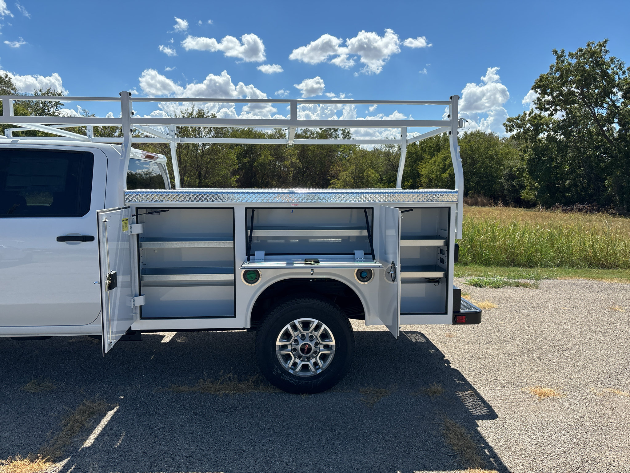 Used 2026 GMC Sierra 2500 Pro w/ Convenience Package AWD/4WD image 12