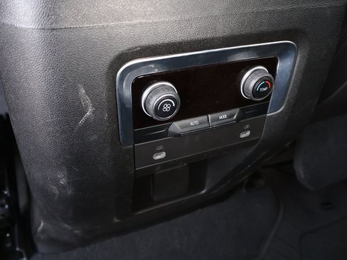 Used 2021 Chevrolet Tahoe Z71 image 24