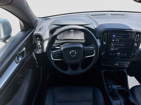 Used 2020 Volvo XC40 T5 Momentum w/ Protection Package Premier AWD/4WD image 17
