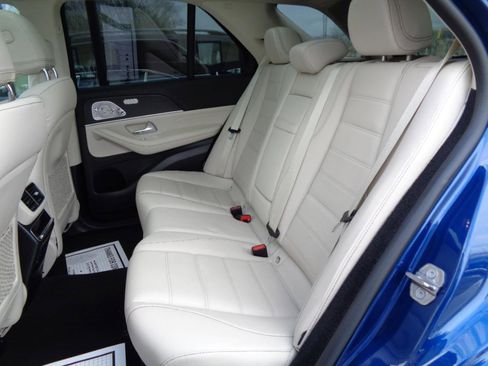 Used 2021 Mercedes-Benz GLE 450 4MATIC w/ AMG Line Exterior image 16