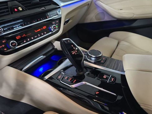 Used 2023 BMW 530i w/ Convenience Package RWD image 26