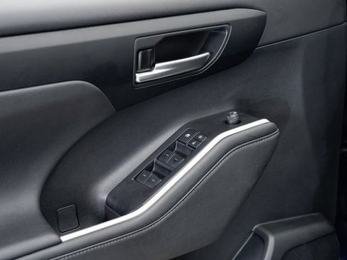 Used 2023 Toyota Highlander XSE image 8