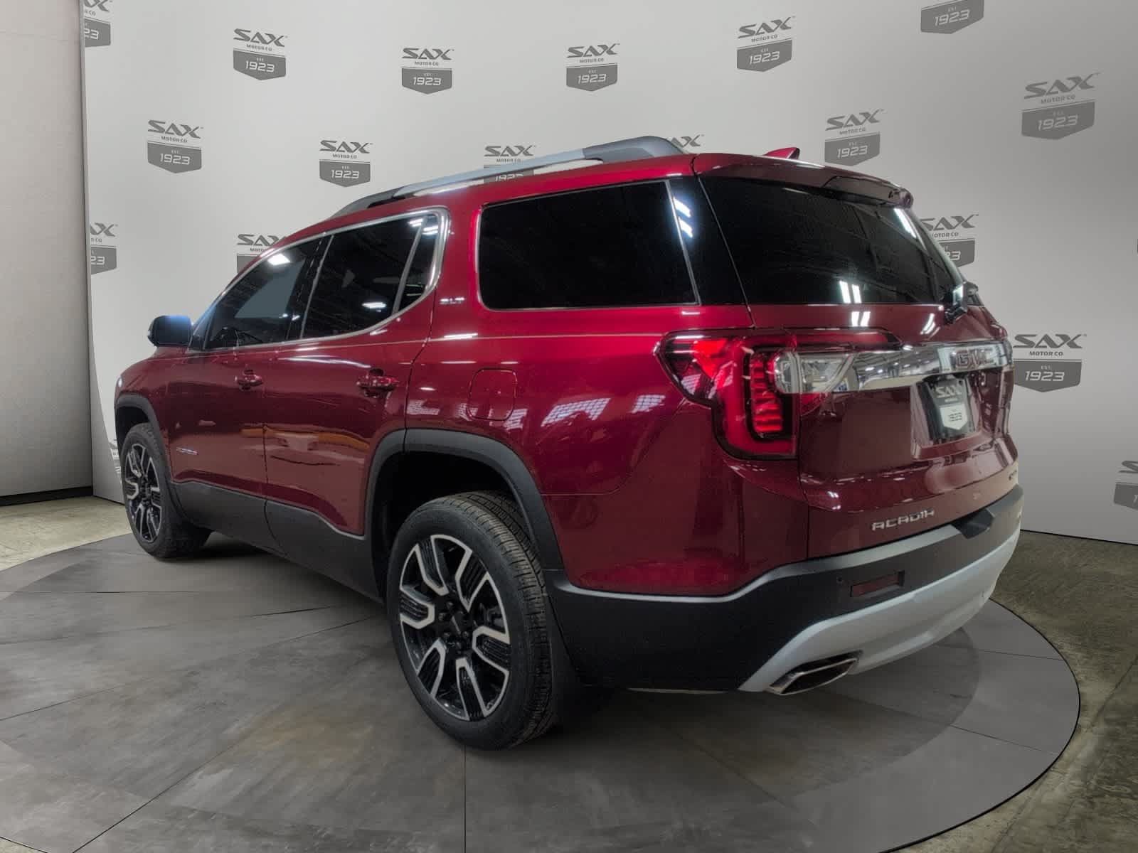 Used 2020 GMC Acadia SLT w/ LPO, Floor Liner Package AWD/4WD image 3