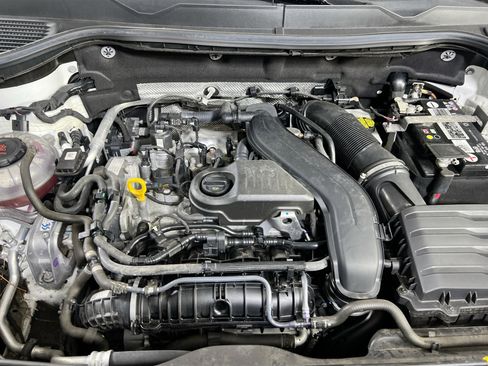 Used 2022 Volkswagen Taos SE image 29