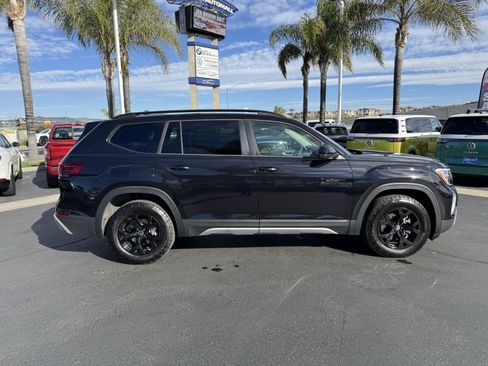 Used 2025 Volkswagen Atlas Peak Edition SE image 11