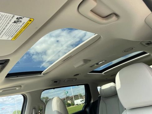 New 2026 Kia Carnival SX w/ SX Dark Edition Package FWD image 10